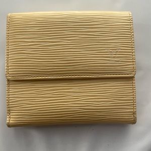 Louis Vuitton Epi Wallet (AUTHENTIC) - Like new / used only once